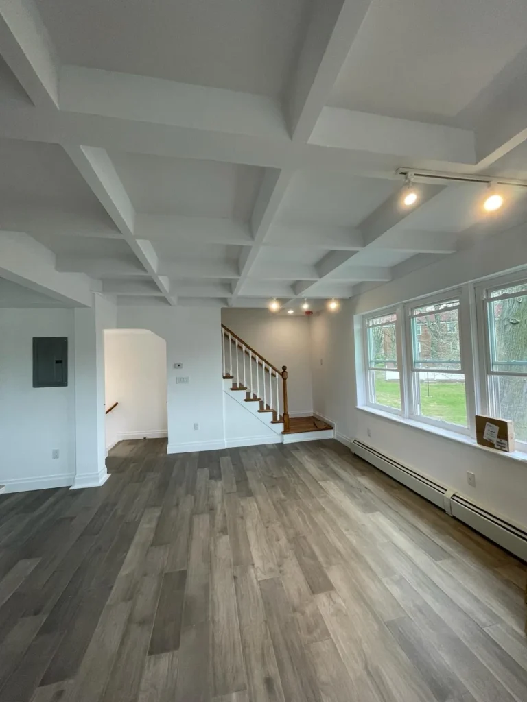 Level 5 finish and fresh paint, Queens home - photo 1