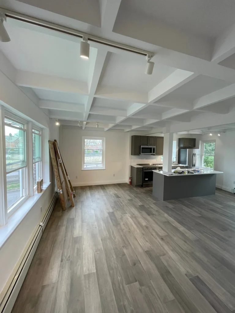 Level 5 finish and fresh paint, Queens home - photo 4